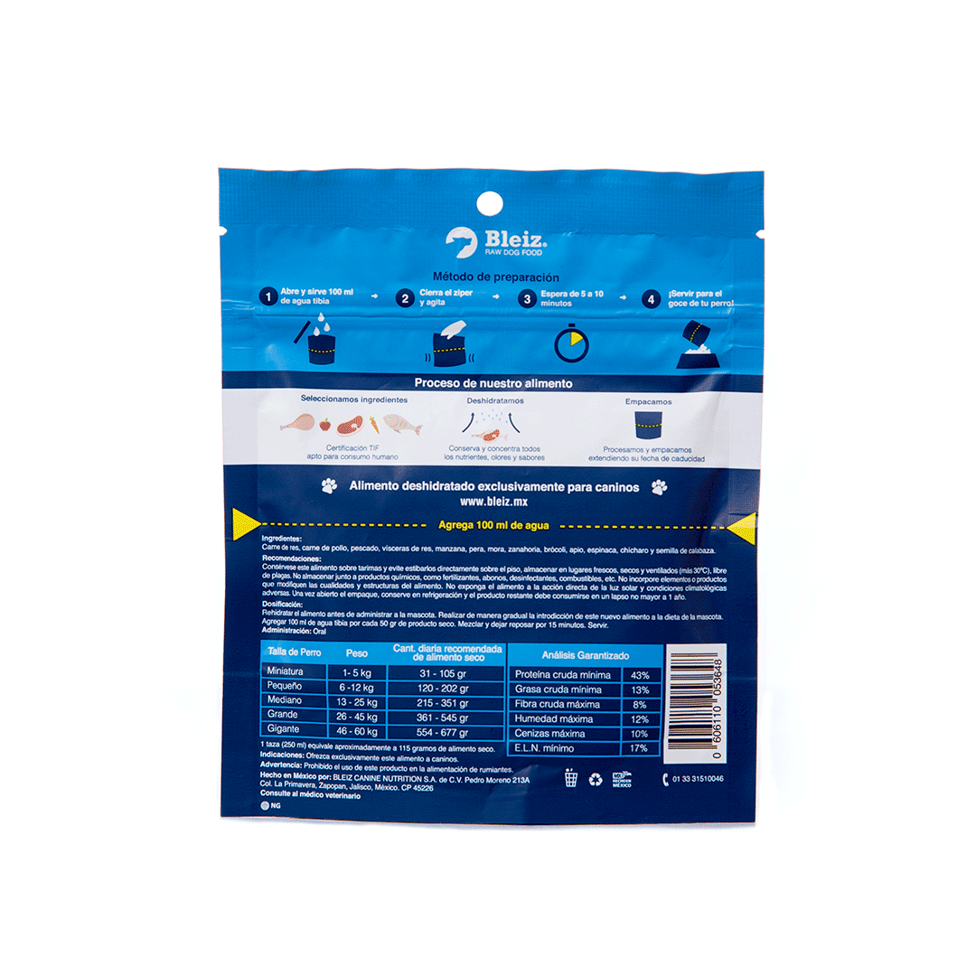 Parte trasera de un sobre de alimento Bleiz para perro con instrucciones de preparación, ingredientes y análisis garantizado.